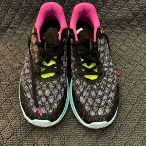 Under Armour Black and White Shoe Label Tag